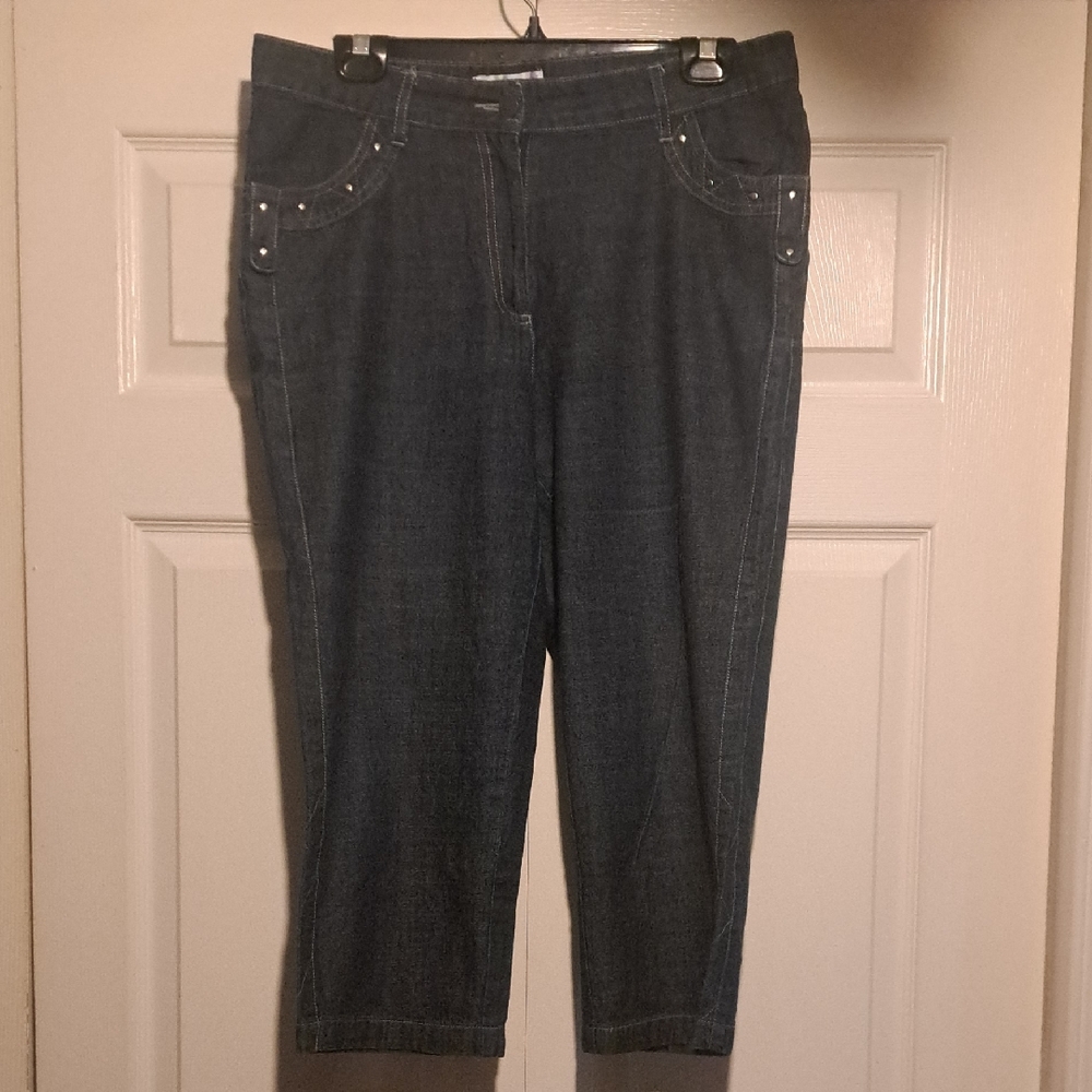 👖Dark Wash Denim Capri Woman's Jeans Comfortable & casual for any occasion
